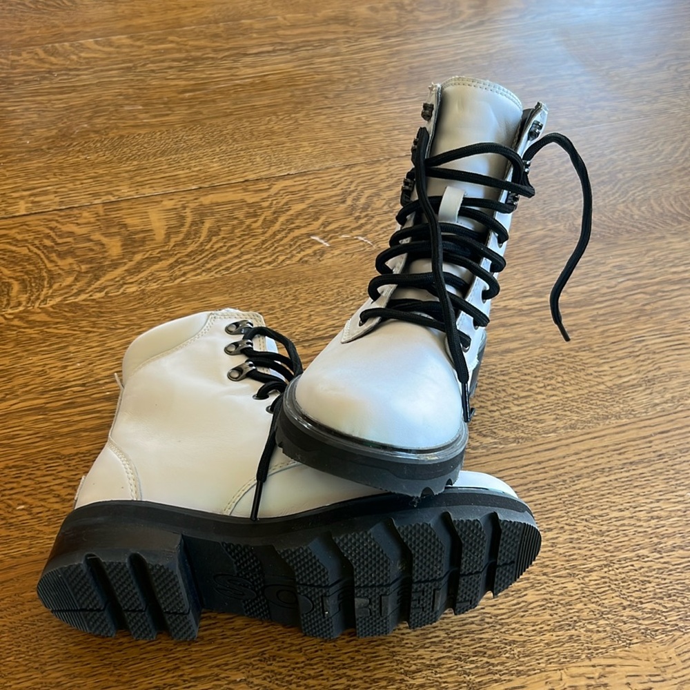 Sorel “Lennox”waterproof white boots